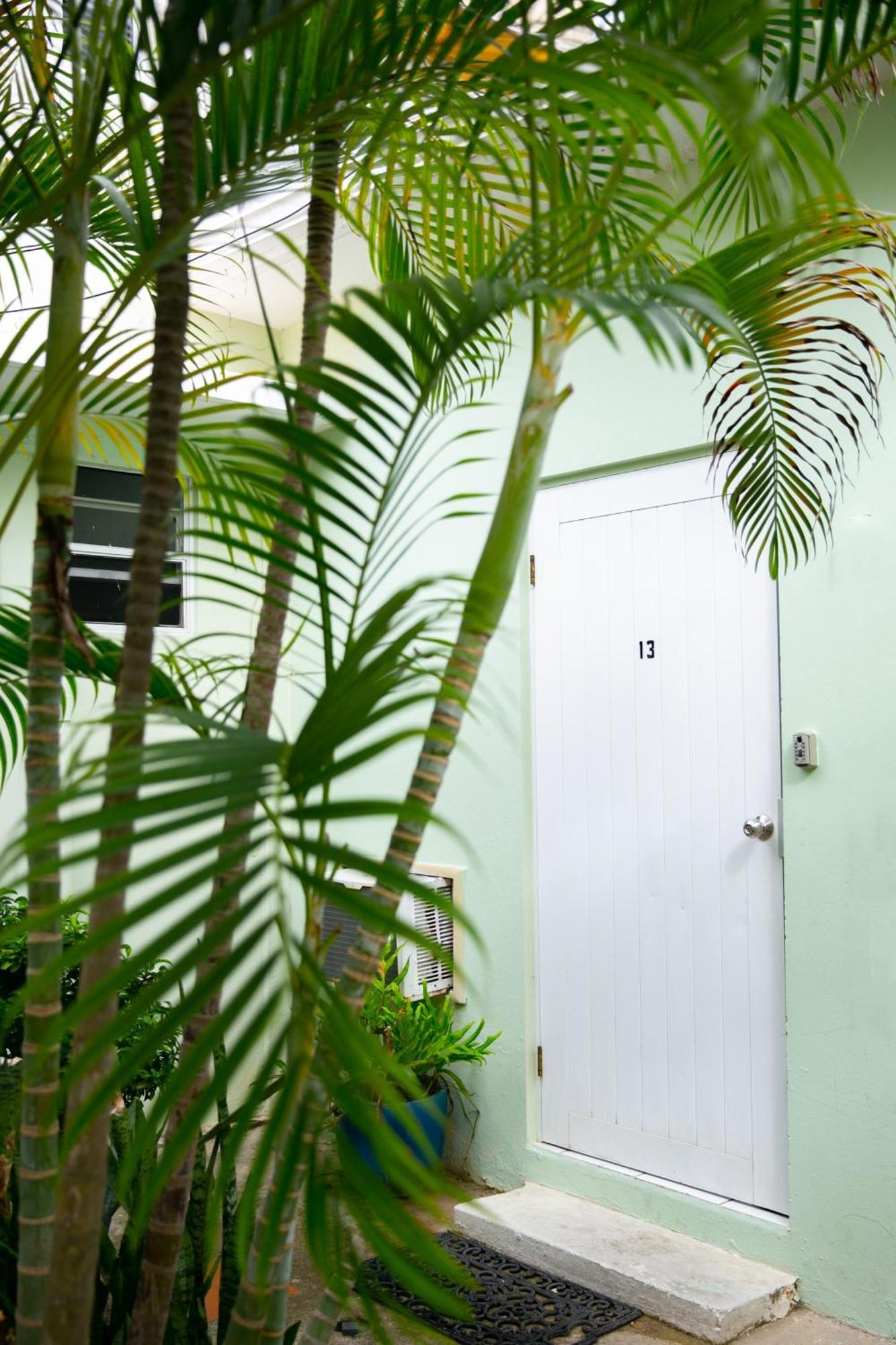 Numero Uno Beach Apartments San Juan Exterior photo